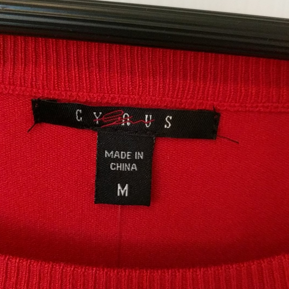 Red sweater - Picture 3 of 4